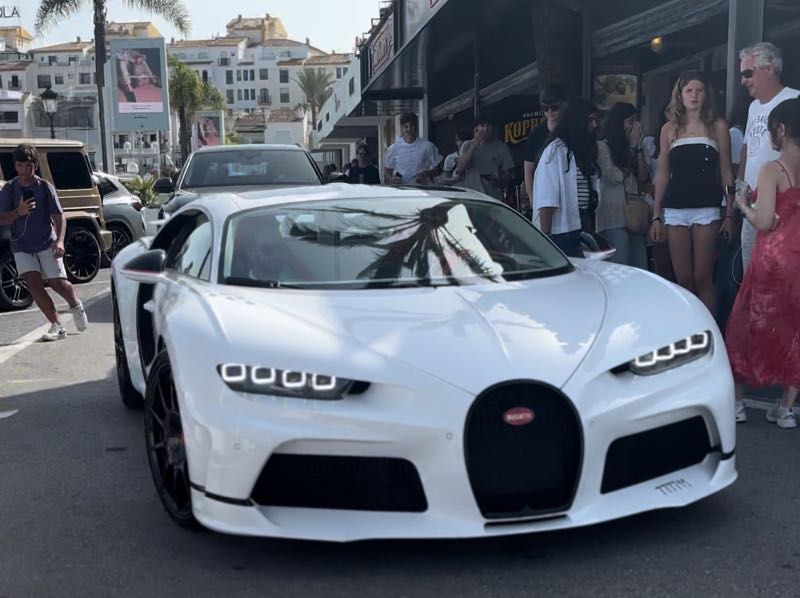 Bugatti Chiron spotted in Lisbon