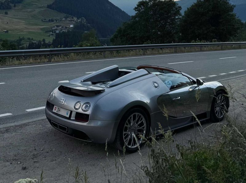 Bugatti Veyron Grand Sport spotted in Los Angeles