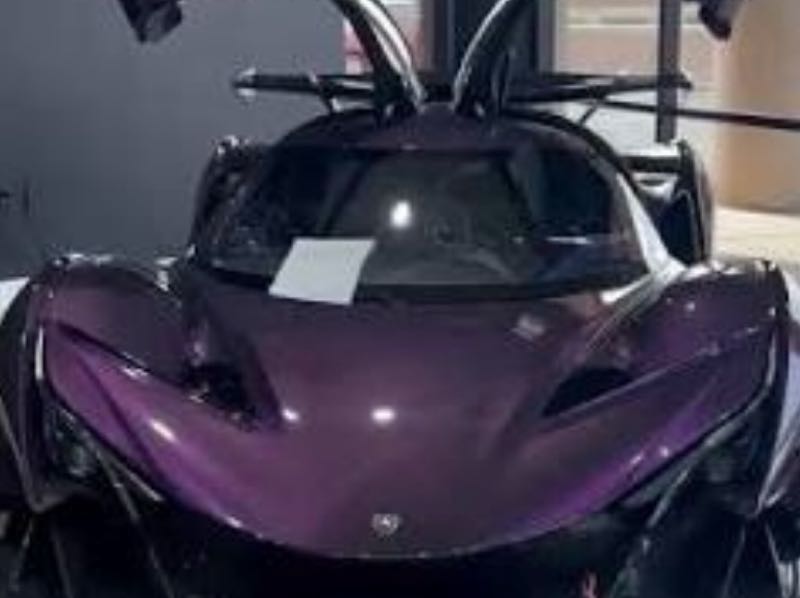 McLaren P1 spotted in Westminster