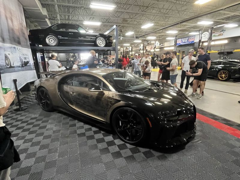 Bugatti Chiron spotted in Saint Paul