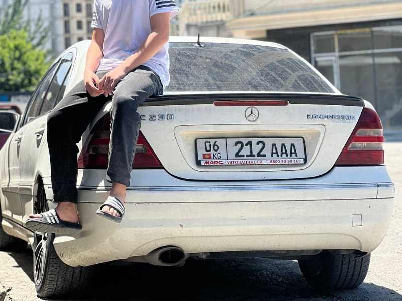 Mercedes-Benz C230 Kompressor spotted in Osh
