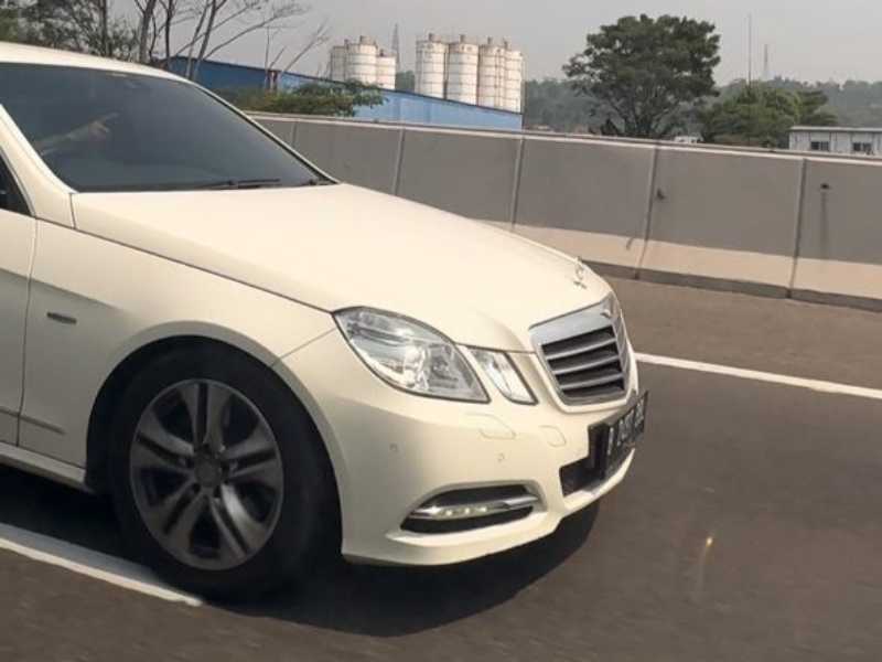Mercedes-Benz E-Class (2010) spotted in Bandung, Indonesia