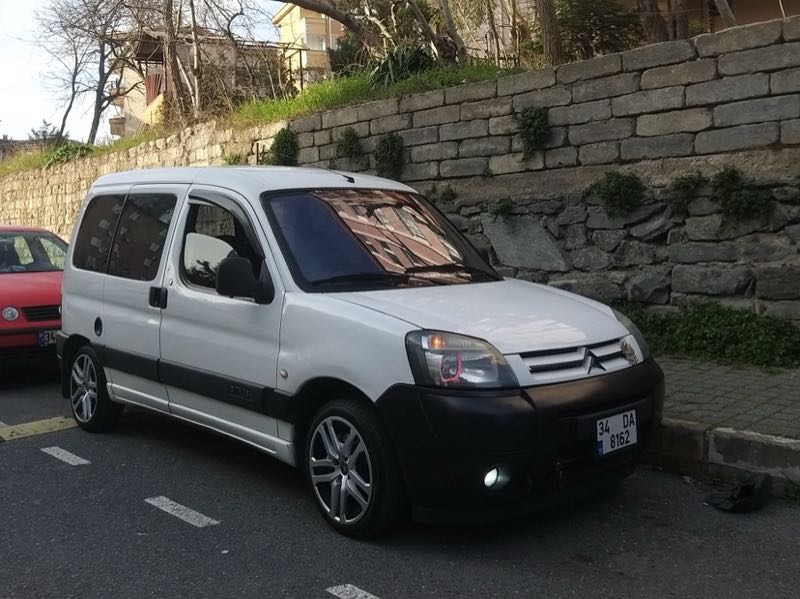 Citroën Berlingo spotted in Istanbul