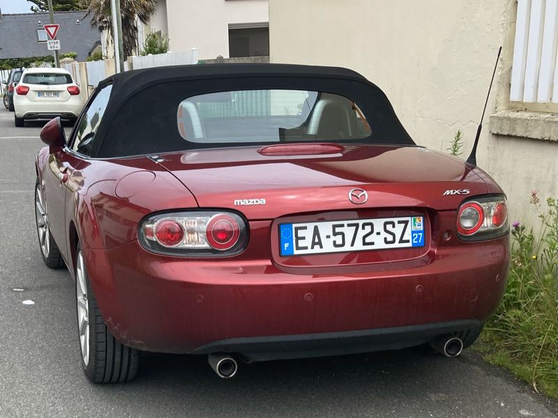 Mazda MX-5 (2010) spotted in Poivres, France