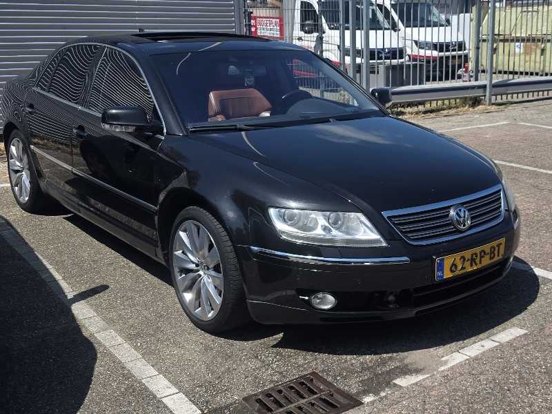 Volkswagen Phaeton spotted in Amersfoort