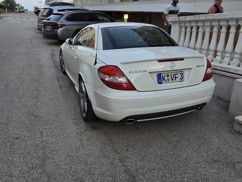 Mercedes-Benz SLK 350 spotted in Venice