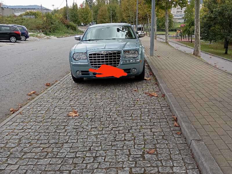 Chrysler 300C (2005) spotted in Braga, Portugal