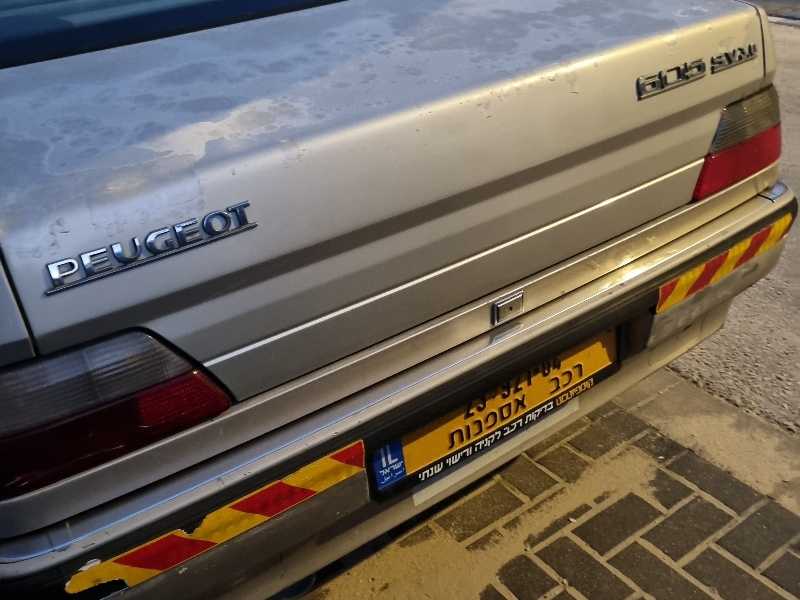 Peugeot 405 spotted in Tel Aviv