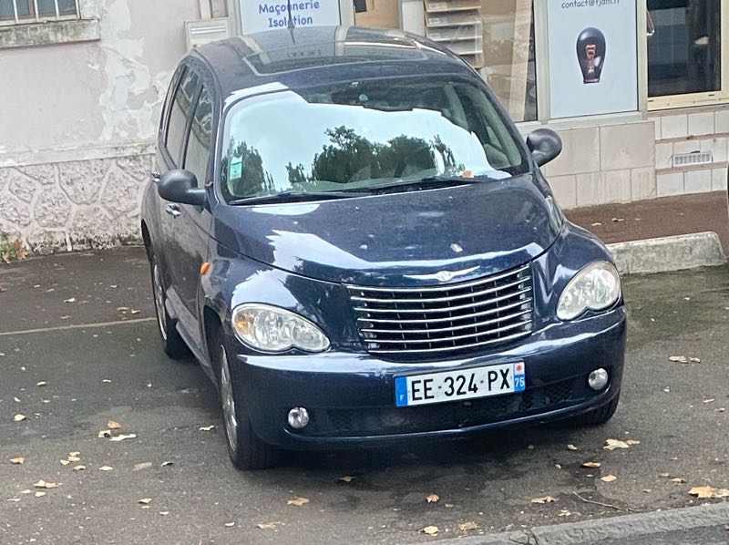 Chrysler PT Cruiser spotted in Paris