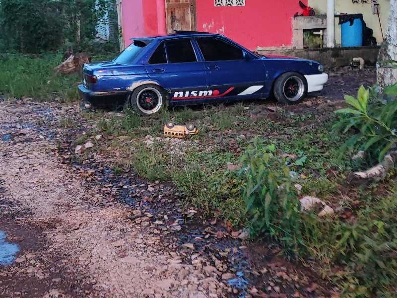 Nissan Sunny spotted in La Esmeralda