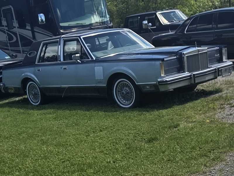 Lincoln Continental (1980) spotted in Amherst, United States