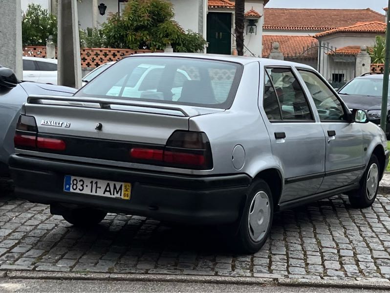 Renault 19 spotted in Aveiro