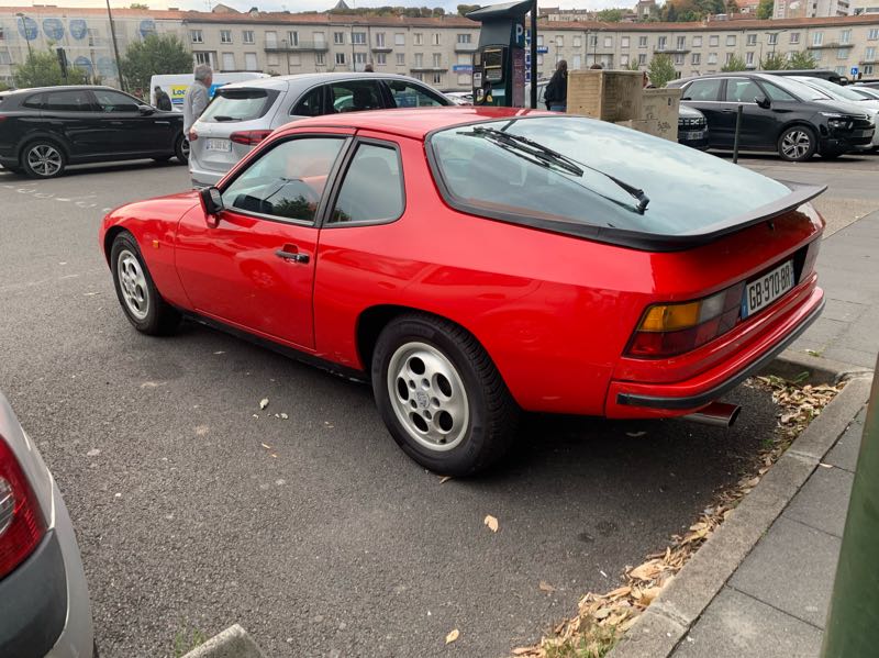 Porsche 924 spotted in Angoulême