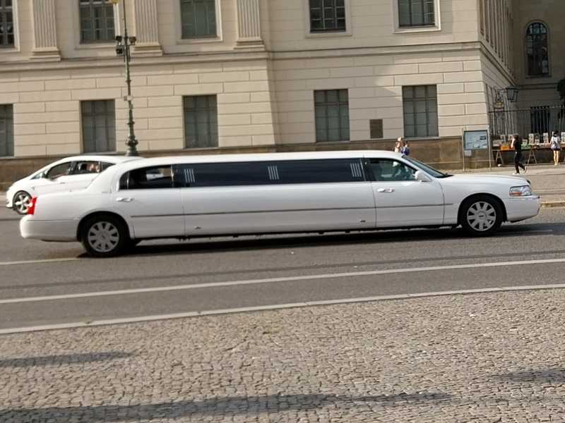 Lincoln Town Car Limousine spotted in Berlin