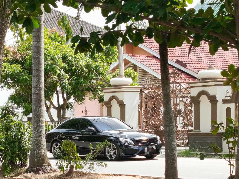 Mercedes-Benz C-Class (2016) spotted in Tembilahan, Indonesia
