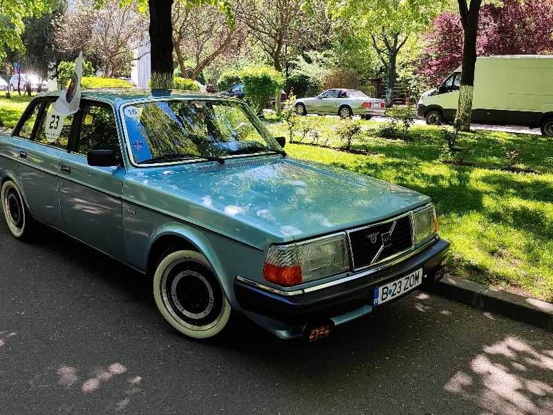 Volvo 240 (1980) spotted in Bucharest, Romania