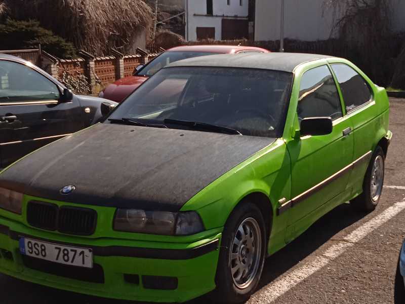 BMW 318i spotted in Dolní Bousov