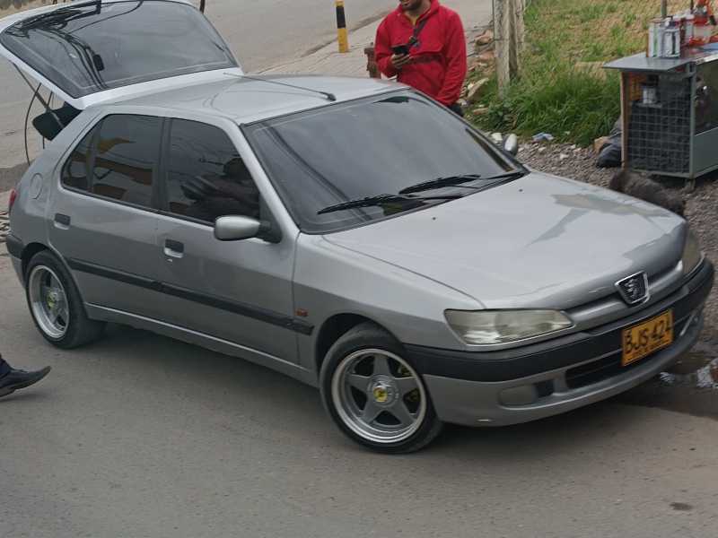Peugeot 306 spotted in Zipaquirá