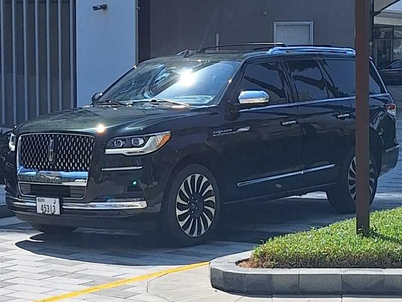 Lincoln Navigator spotted in Dubai