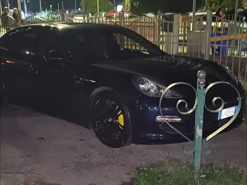 Porsche Panamera spotted in Salerno