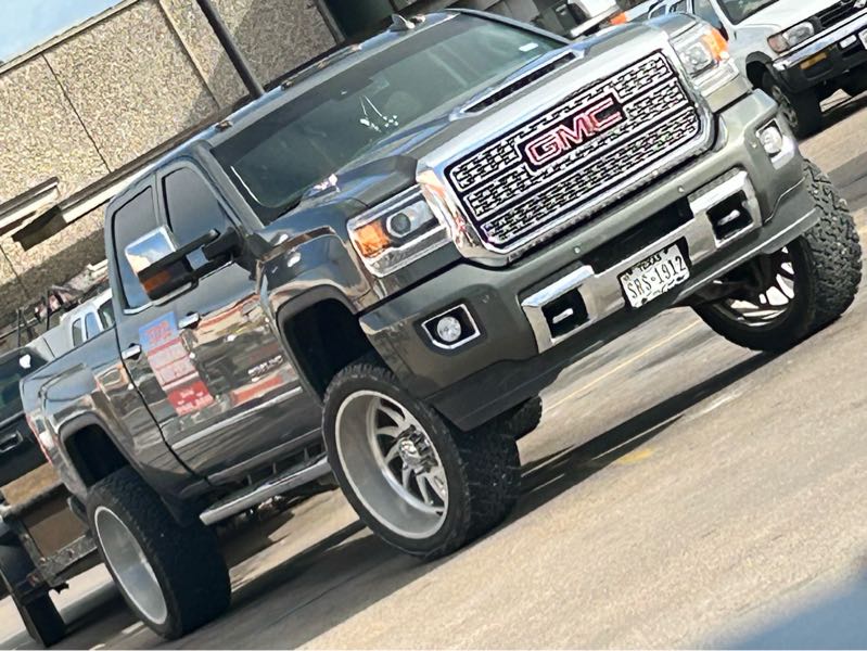 GMC Sierra 2500 spotted in Waco
