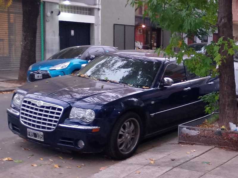 Chrysler 300C (2005) spotted in Buenos Aires, Argentina