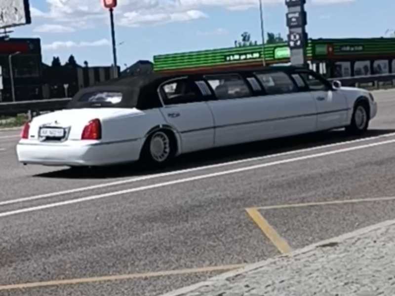 Lincoln Town Car spotted in Lutsk