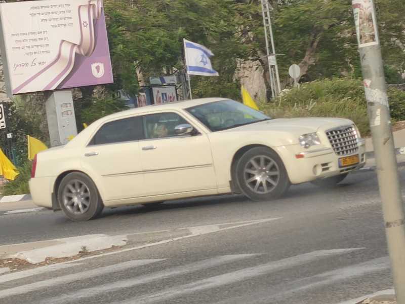 Chrysler 300C spotted in Nazareth