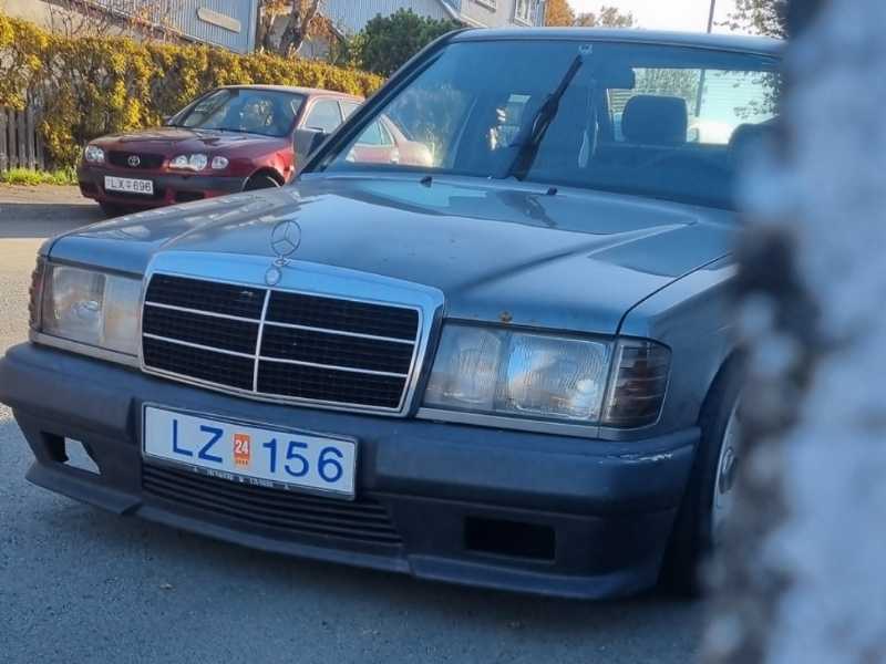 Mercedes-Benz 190E spotted in Reykjavík