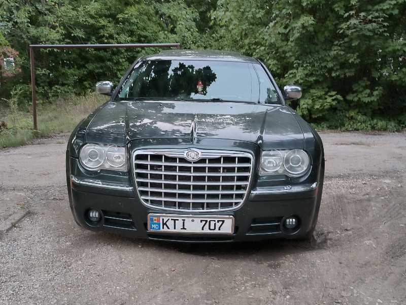 Chrysler 300C spotted in Edineţ