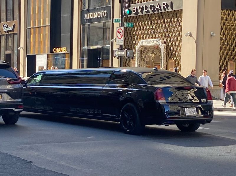 Chrysler 300C (2018) spotted in New York City, United States