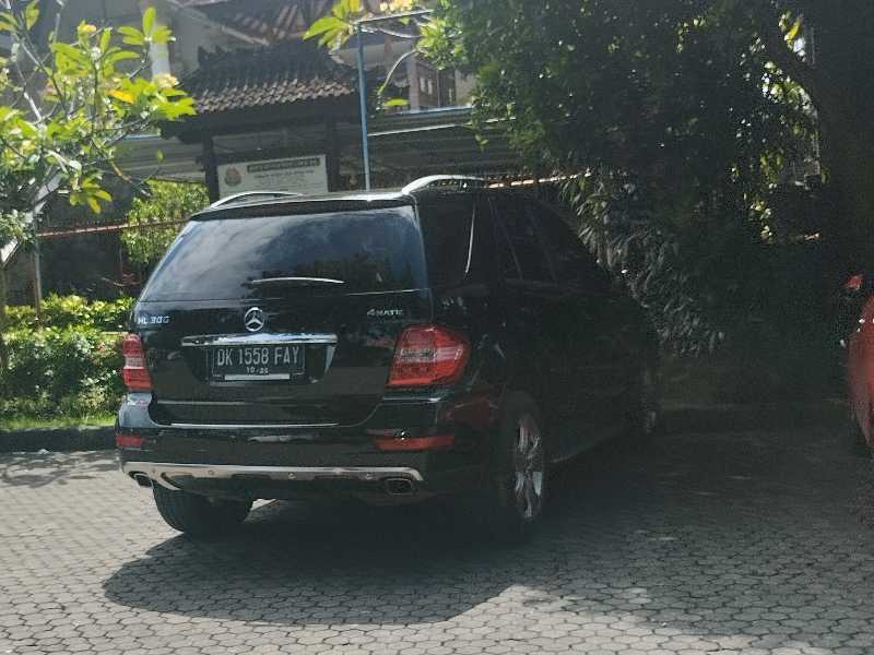 Mercedes-Benz ML 350 spotted in Denpasar