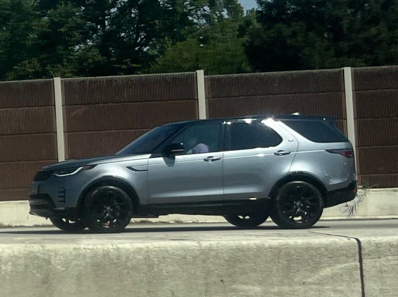 Land Rover Discovery spotted in Hammond