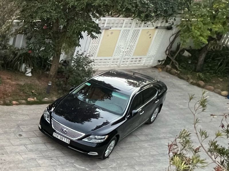 Lexus ES 350 (2012) spotted in Chí Linh, Vietnam