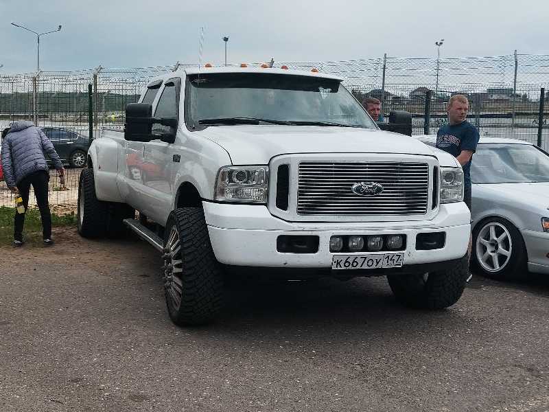 Ford F-250 spotted in Lytkarino