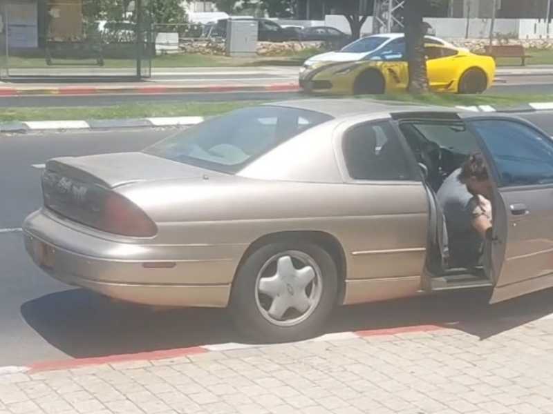 Chrysler 300M spotted in Tel Aviv