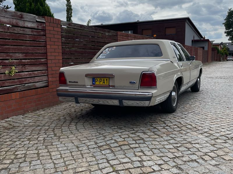 Ford Crown Victoria spotted in Zgorzelec