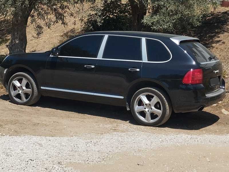 Porsche Cayenne spotted in Ammoulianí