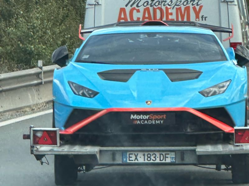Lamborghini Huracán spotted in Poitiers