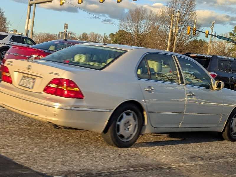 Lexus LS 400 spotted in Richmond