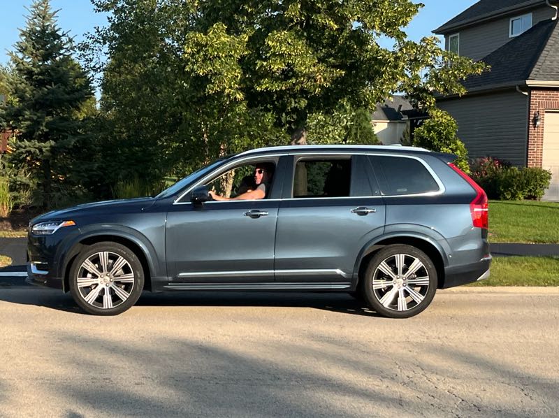 Volvo XC90 spotted in Aurora