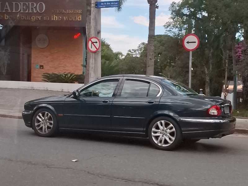 Jaguar X-Type spotted in Curitiba