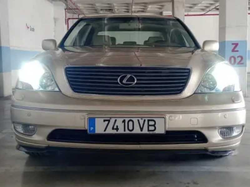 Lexus LS 430 spotted in Lisbon