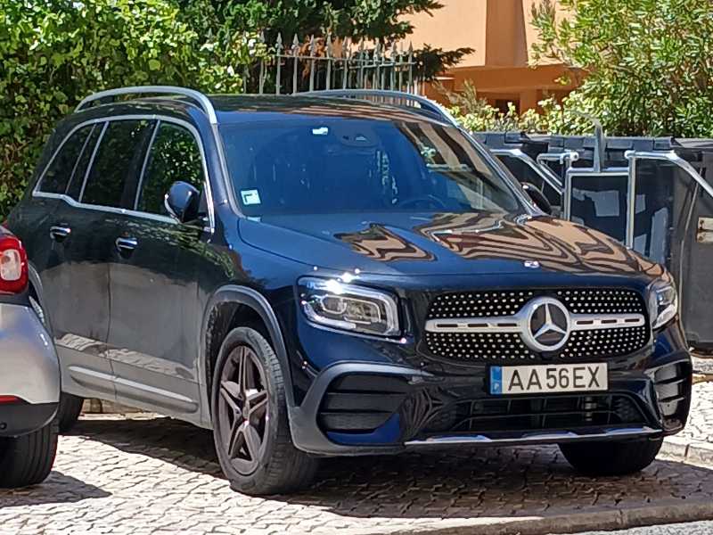 Mercedes-Benz GLB spotted in Lisbon