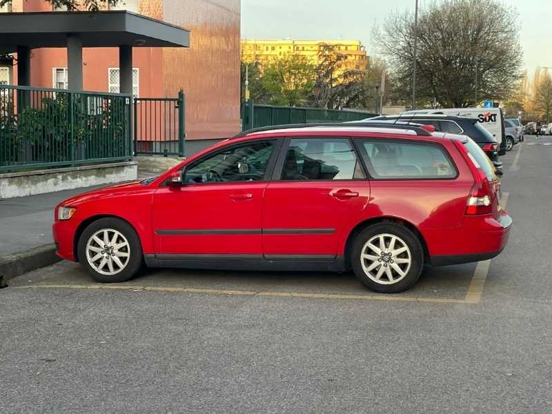 Volvo V50 spotted in Milan