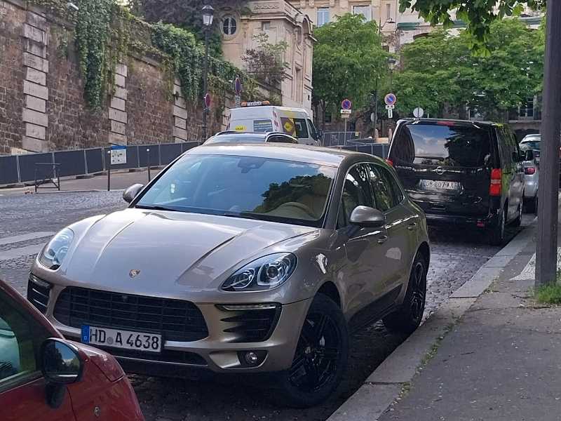 Porsche Macan (2020) spotted in Paris, France