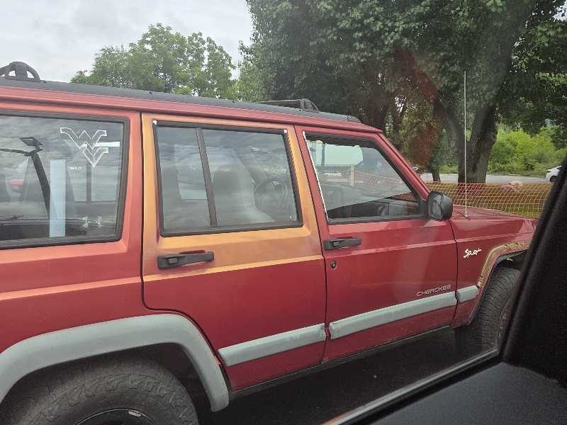 Jeep Cherokee spotted in Łódź