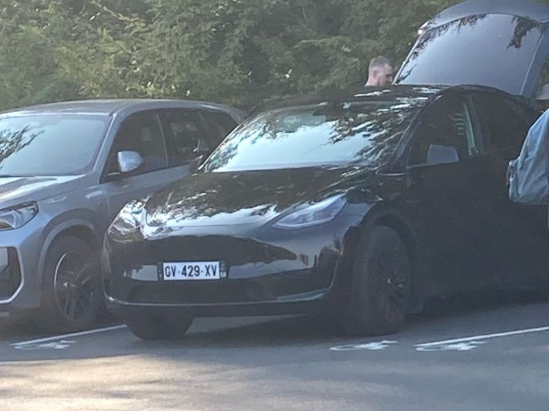 Tesla Model Y (2021) spotted in Saint-Étienne, France
