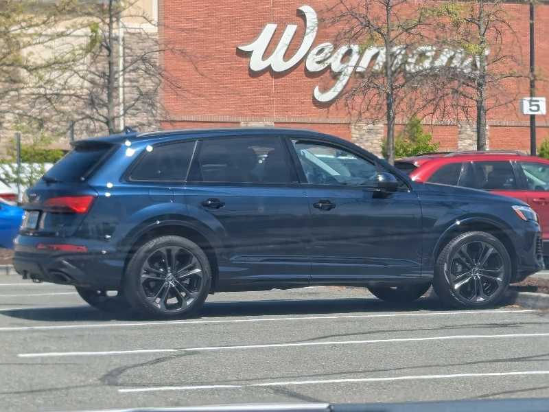 Audi Q7 (2022) spotted in Richmond, United States