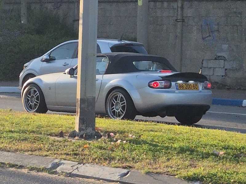 Mazda MX-5 Miata spotted in H̱olon